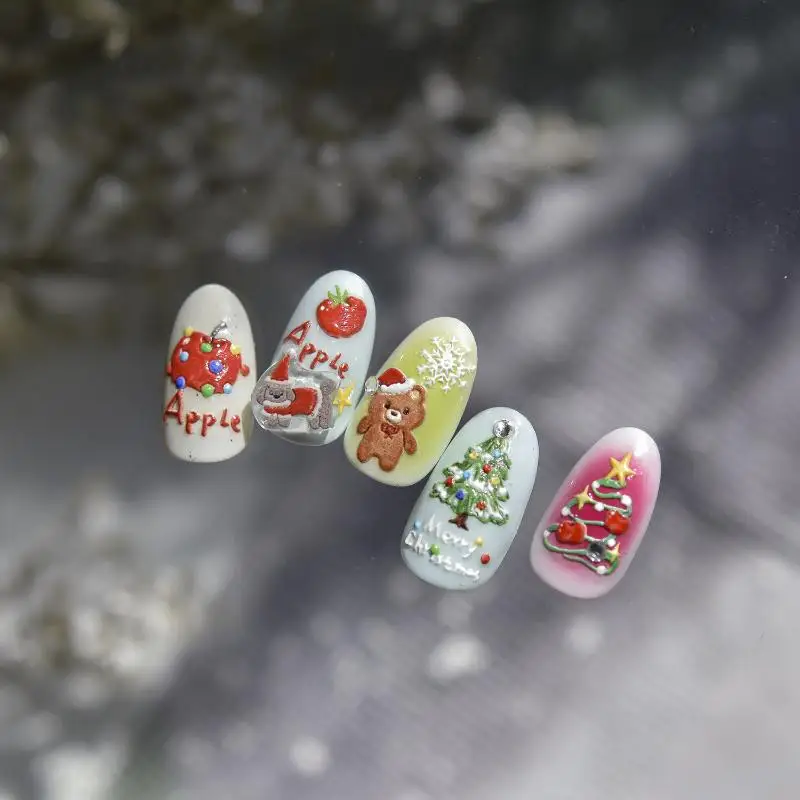 3D-Weihnachts-Nagelkunst-Aufkleber mit glänzenden goldenen Weihnachtsbaum- und Schneeflocken-Designs, perfekt für DIY-Maniküre und festliche Nageldekorationen. – Detail 12