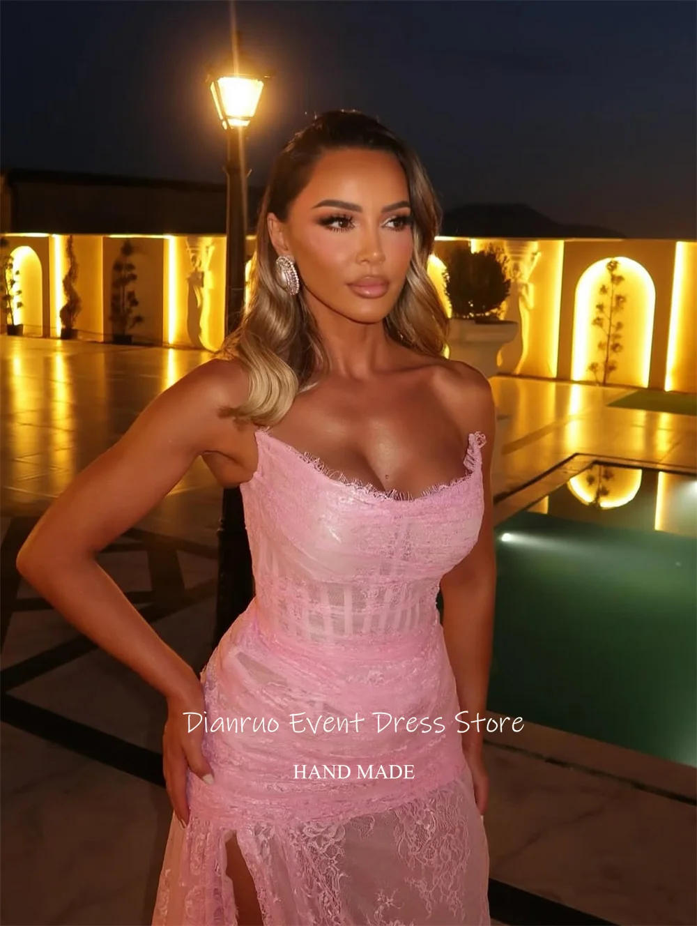 Dianruo جاهزة صورة ظلية مساء اللباس الحديث الجانب الشق الحفلة الراقصة رشيقة الوردي الدانتيل يزين فساتين المشاهير مخصصة