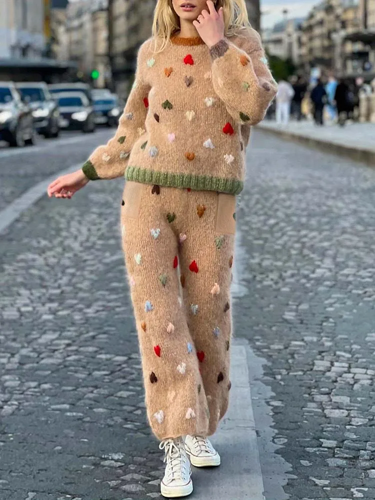 Women's contrasting peach heart embroidery pattern technology, wool trousers and round neck wool coat suit, casual and versatile