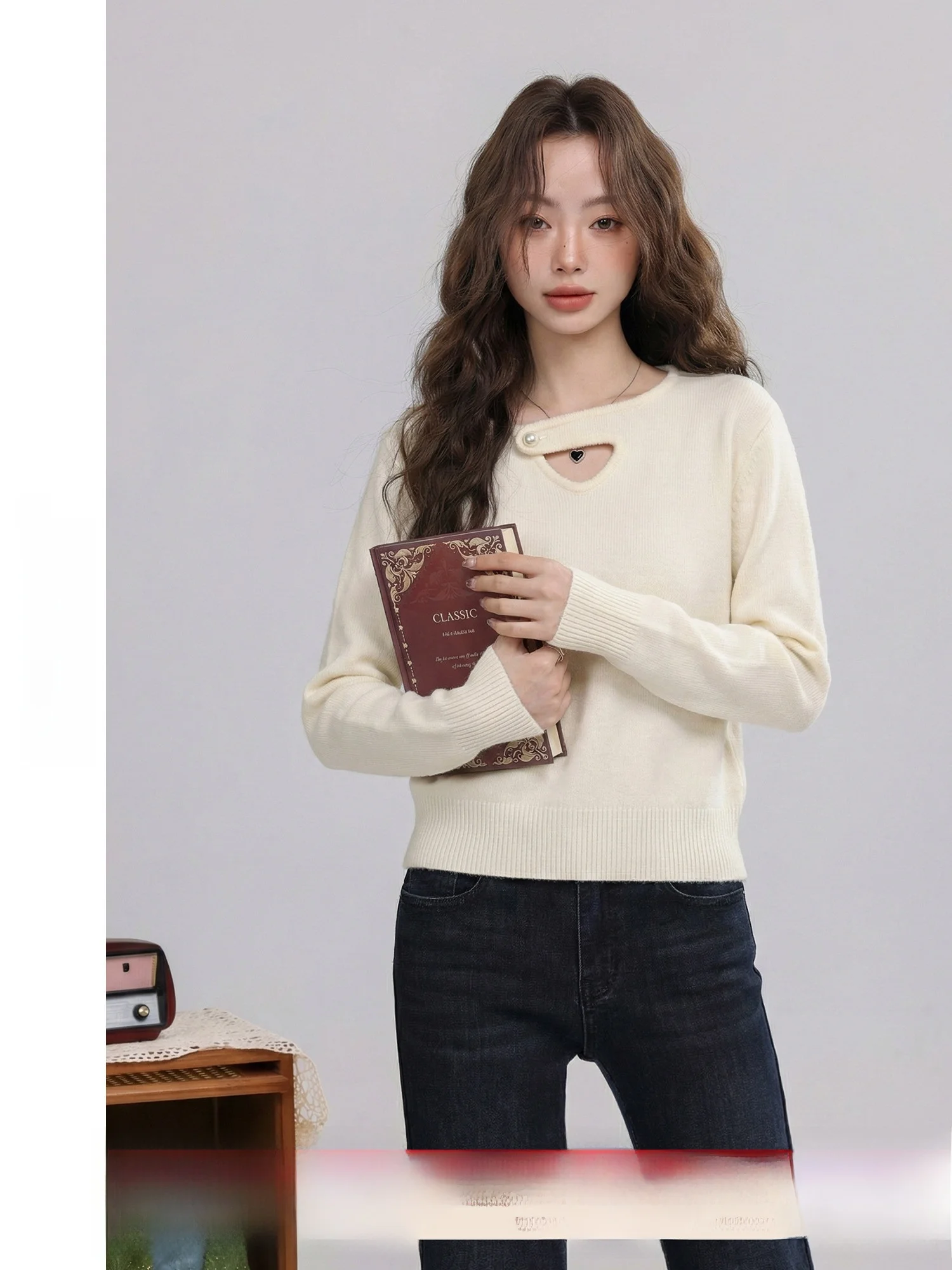 

Street Lamp fection Soft Light Beige Loose Women's Sweater Hollow out Design Spring New Sle Comfortable Polyester Fiber
