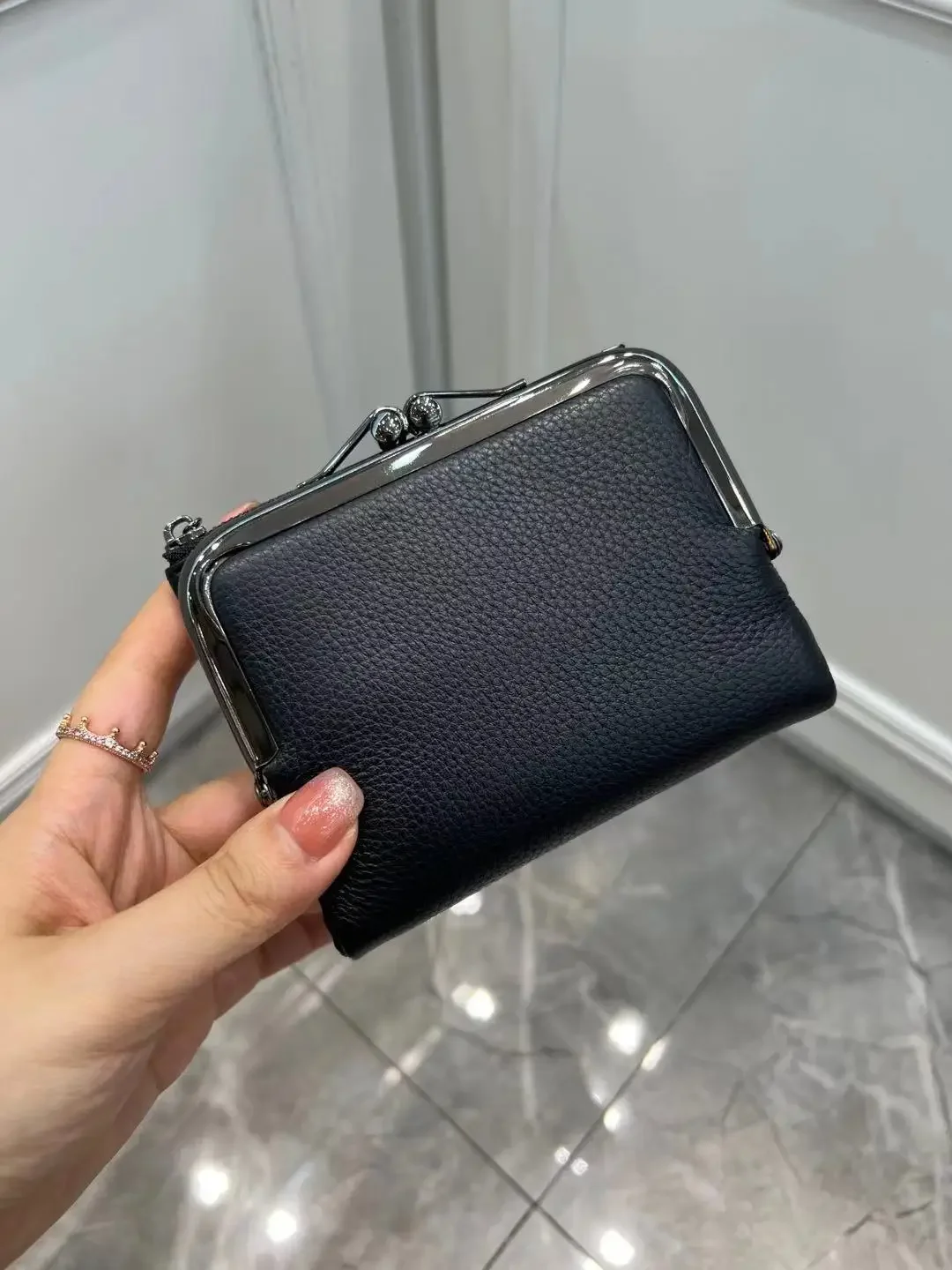 Monedero Retro de cuero genuino para mujer, cartera corta multifuncional con Clip, tarjetero, 2024