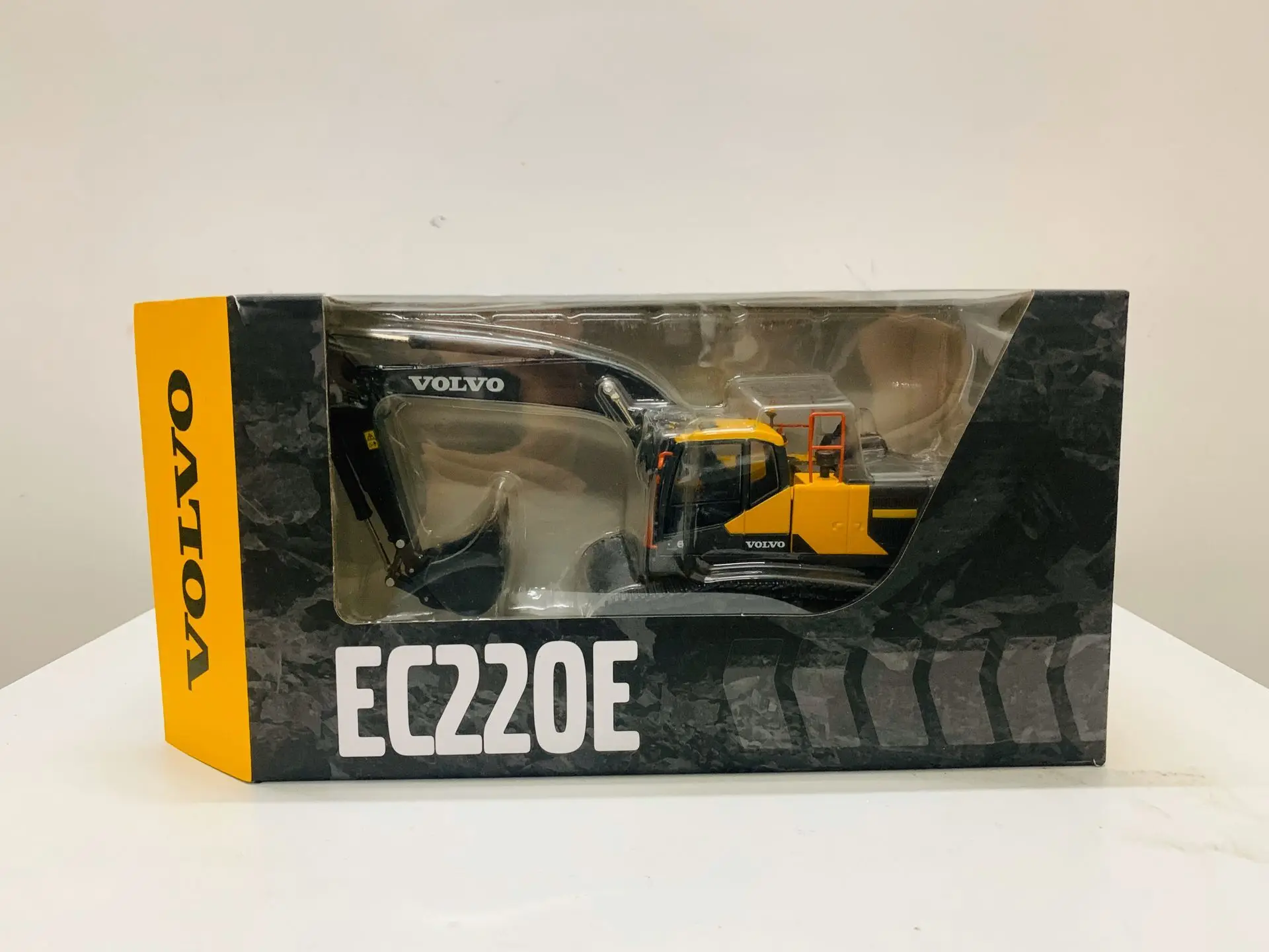 EC220E Crawler Excavator 1/50 Scale DieCast Engineering Machinery Model New Box