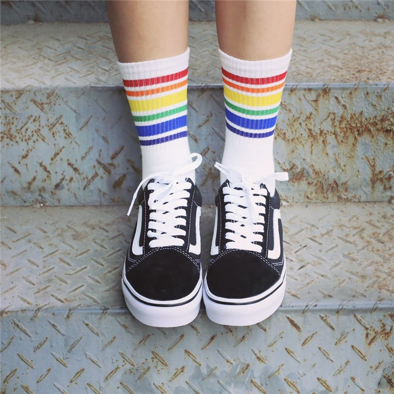 Harajuku Cool Skateborad Rainbow Stripes Art Women Men Fashion White Black Cotton Socks Hipster Colored Dropship