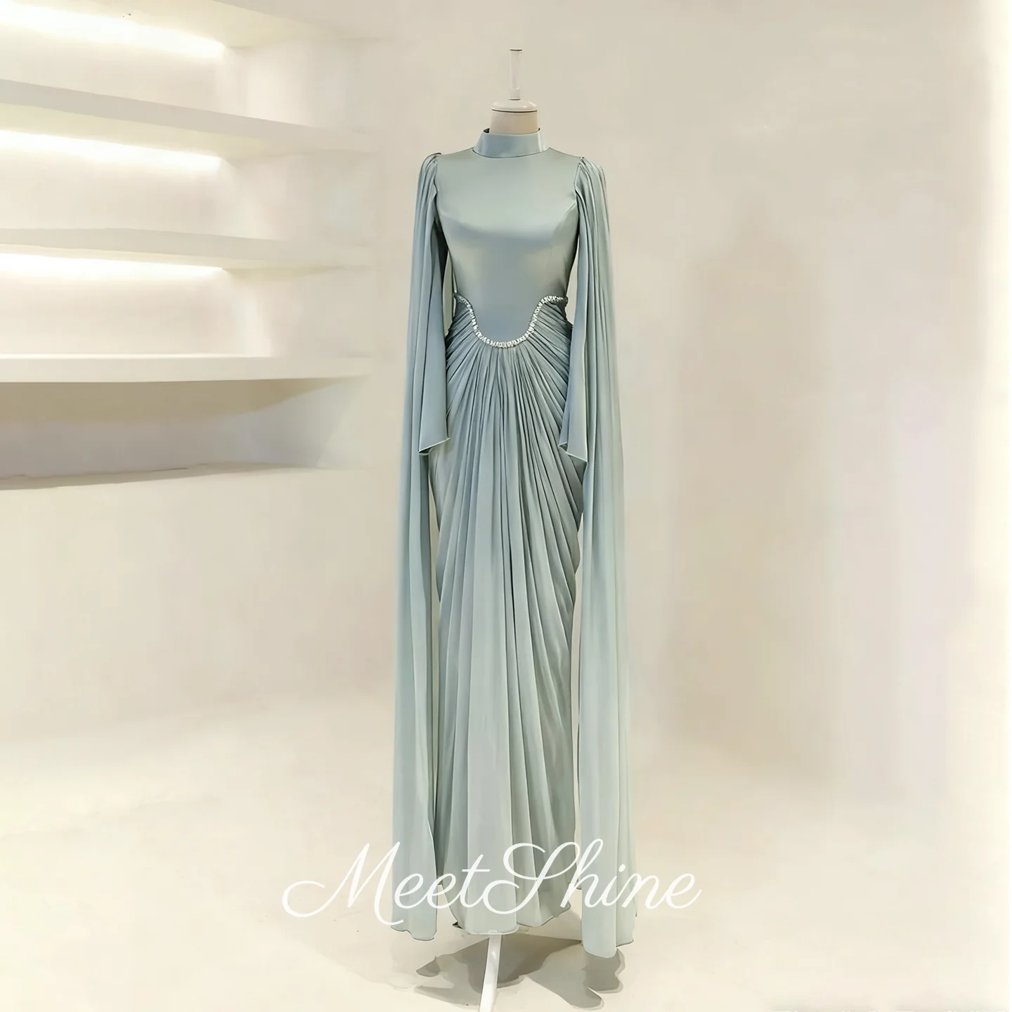 

Роскошные атласные платья без рукавов с высоким воротом, светло-зеленые платья для выпускного вечера, Дубай, плиссированные вечерние платья с бисером и кристаллами и жемчугом по индивидуальному заказу