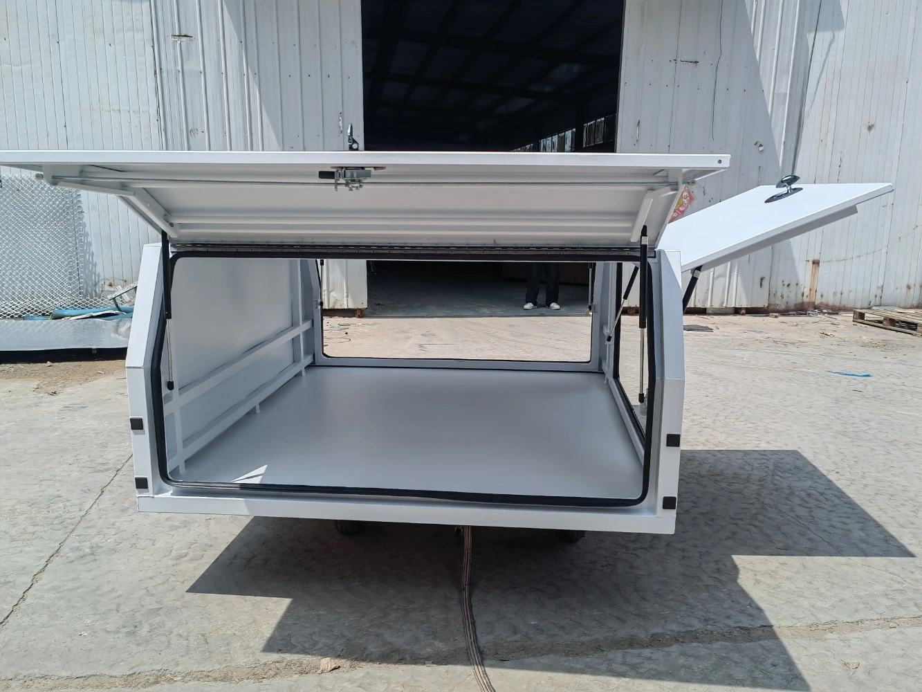 Versatile Sturdy Ute Canopy Housing with Support Jack Legs & Top Roof Rack for Single Cab Trucks & Outdoor Camping Usage