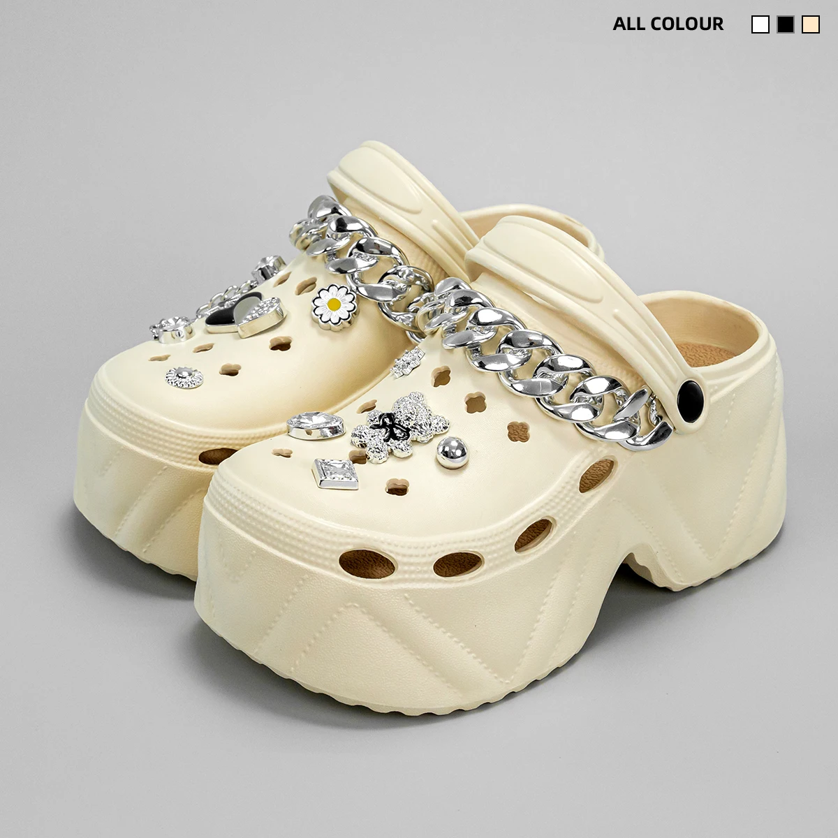Novidade de Verão: Sandálias Clogs Femininas de EVA com Coração de Desenho Animado, Corrente Grossa Prateada e Laço de Urso, Versáteis e Modernas, par