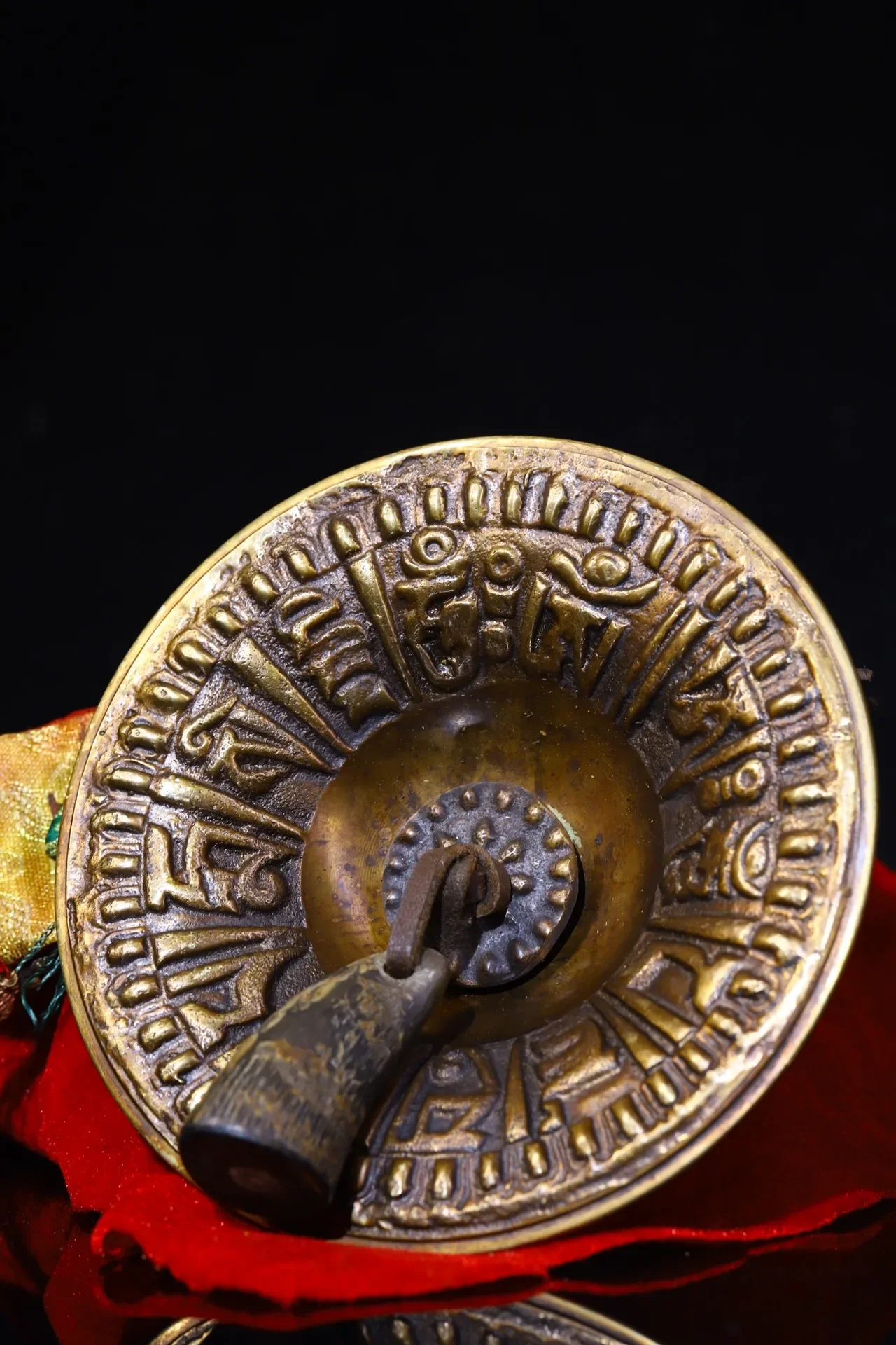 

6"Xizang Folk Old Bronze Cinnabar Old Bell Ringing Prayer flag Pendant Amulet Dharam Worship Hall Town house