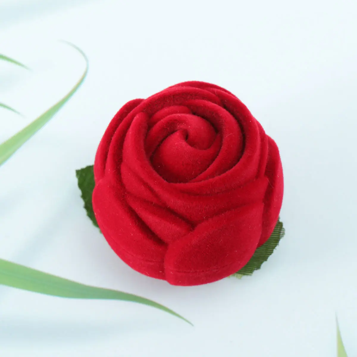 

1Pcs Compact Jewelry Box Red Rose Design Removable Dividers Storage for Studs Pendants Cufflinks Portable Jewelry Organizer Case