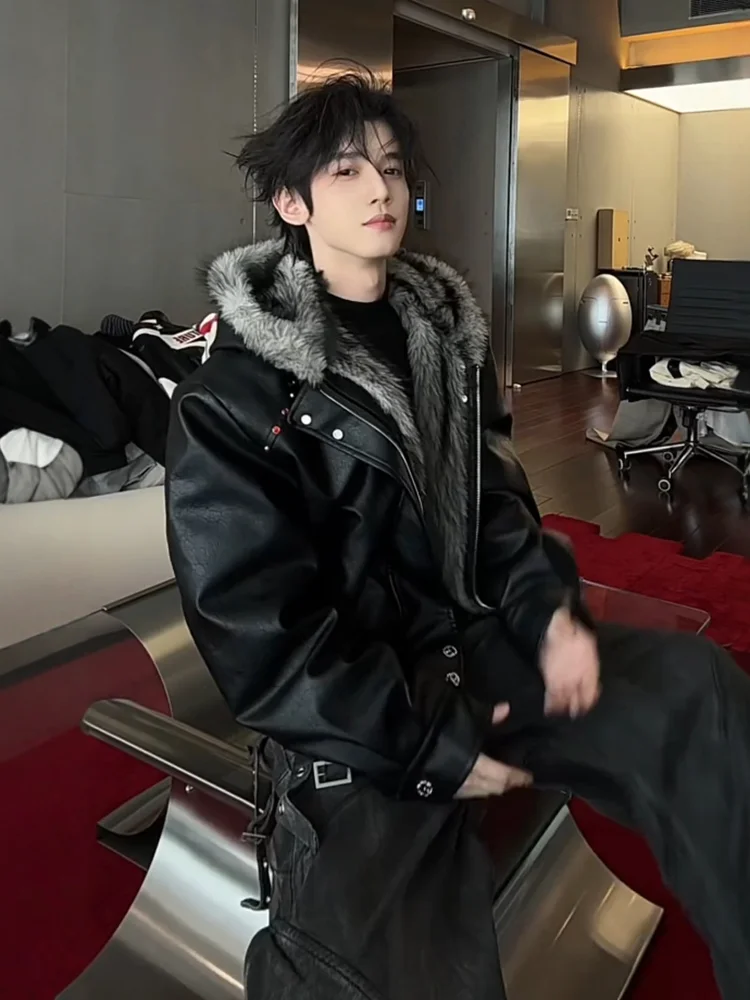 سترات عصرية بقلنسوة للرجال لشتاء 2025 معاطف جديدة سميكة ودافئة وقصيرة للدراجات النارية سترات رجالي وسيم رائعة بأكمام طويلة