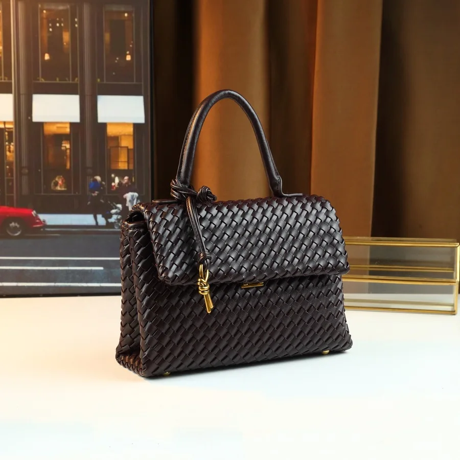 

Роскошный нишевый дизайн, женская сумка ручной работы, простая и атмосферная дорожная сумка, повседневная и универсальная, сумка большой вместимости.