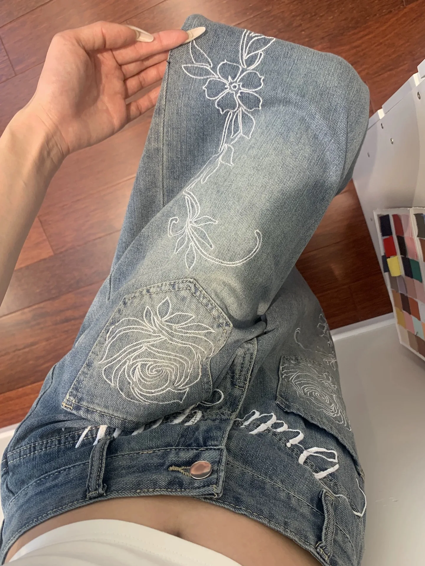 Y2K American Retro Embroidered Floral Jeans Women Autumn New Washed Curved Knife Wide Leg Slim Mop Pants