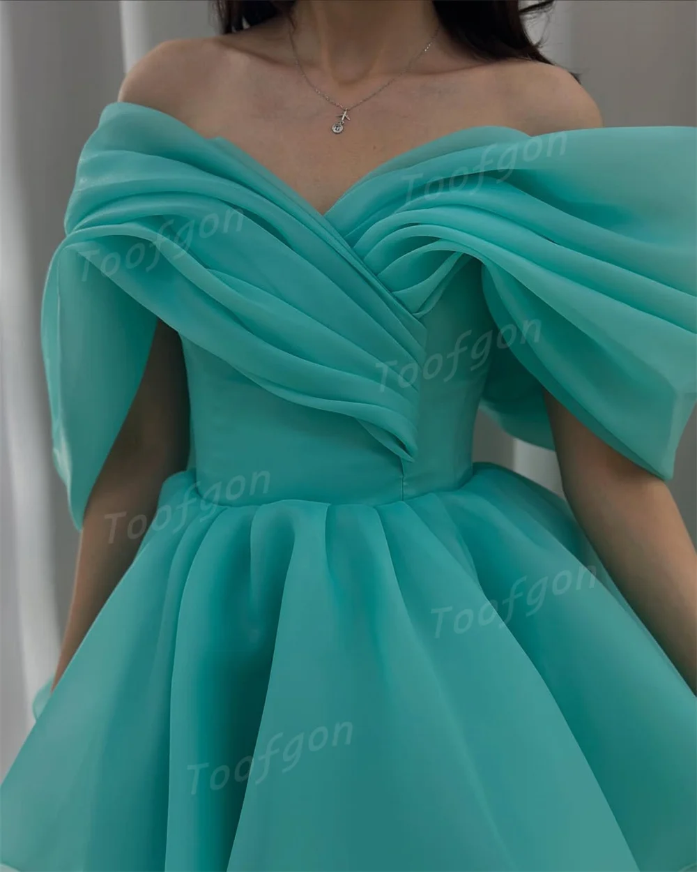 Toofgon Green Short Prom Dresses Sexy Off Shoulder Organza Wedding Party Dress Lace Up Back Backless Cocktail Dresses Customized