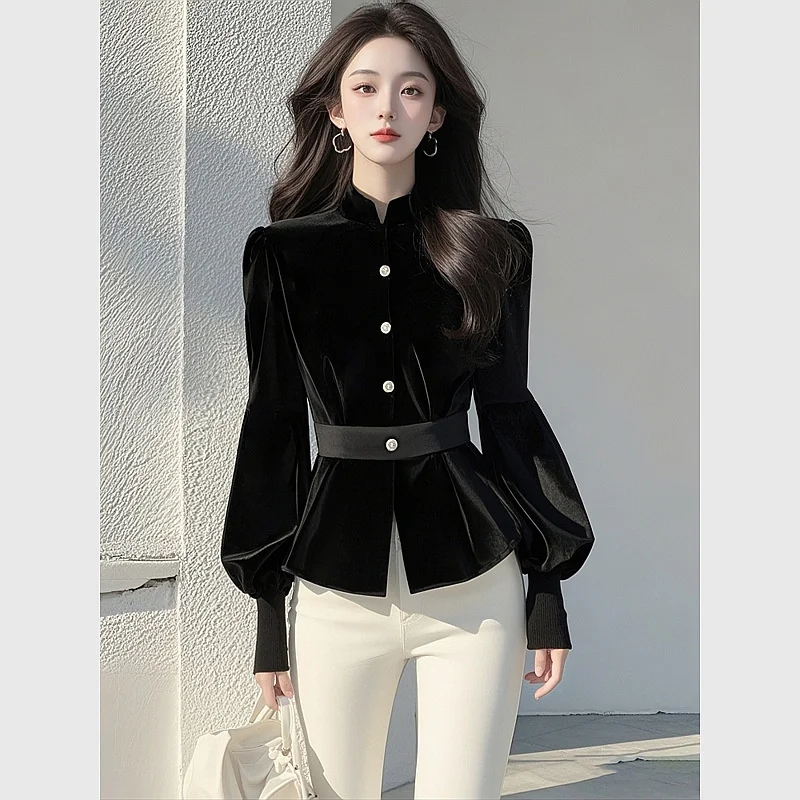 Nowa koreańska bluzka z czarnego aksamitu dla kobiet na wiosnę 2025, niszowy design, szykowna, elegancka, codzienna koszula z podkreśloną talią, gładka bluzka, topy damskie.