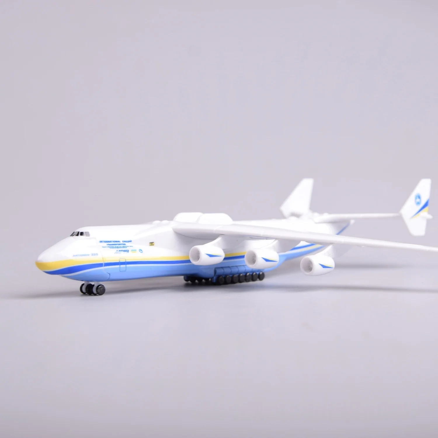مقياس الطائرات 20 سنتيمتر أوكرانيا أنتونوف AN225 Mriya نموذج طائرة النقل 1:400 مقياس معدني طبق الاصل مقصورة الطائرات يمكن فتحها