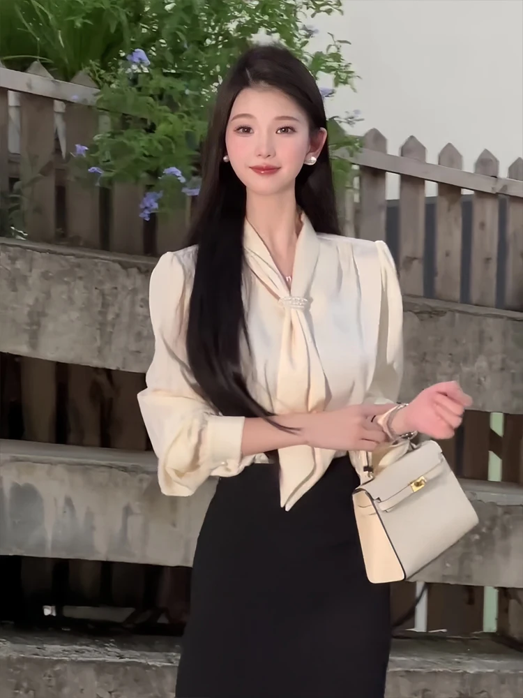 

Шелковая блузка Ele V-ne для женщин: элегантный топ для работы и собеседований, модный корейский стиль, прямой крой, длинный рукав, однотонный.