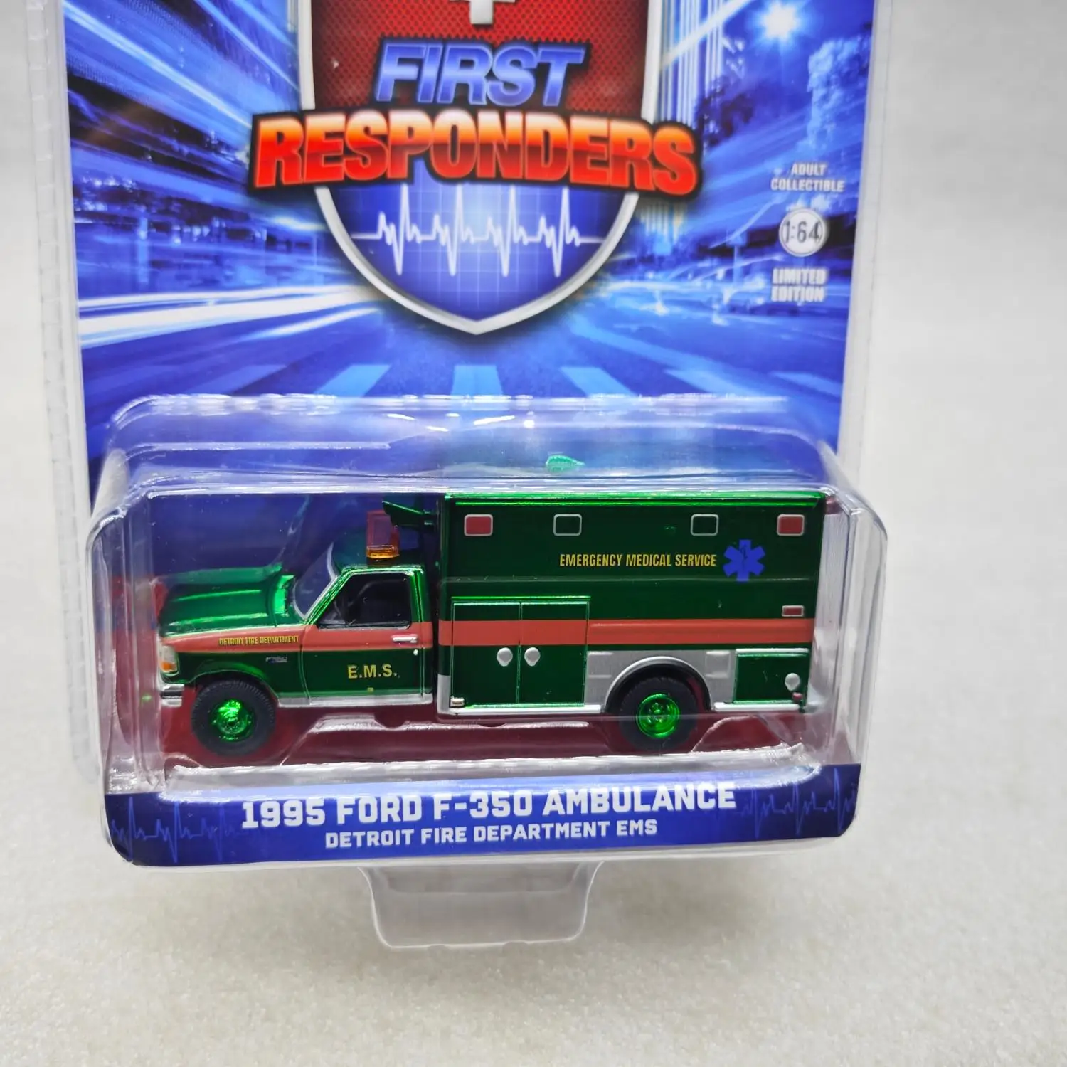 

1:64 1995 F-350 AMBULANCE High Simulation Alloy Car Model Collectible Toy Gift Display Ornament