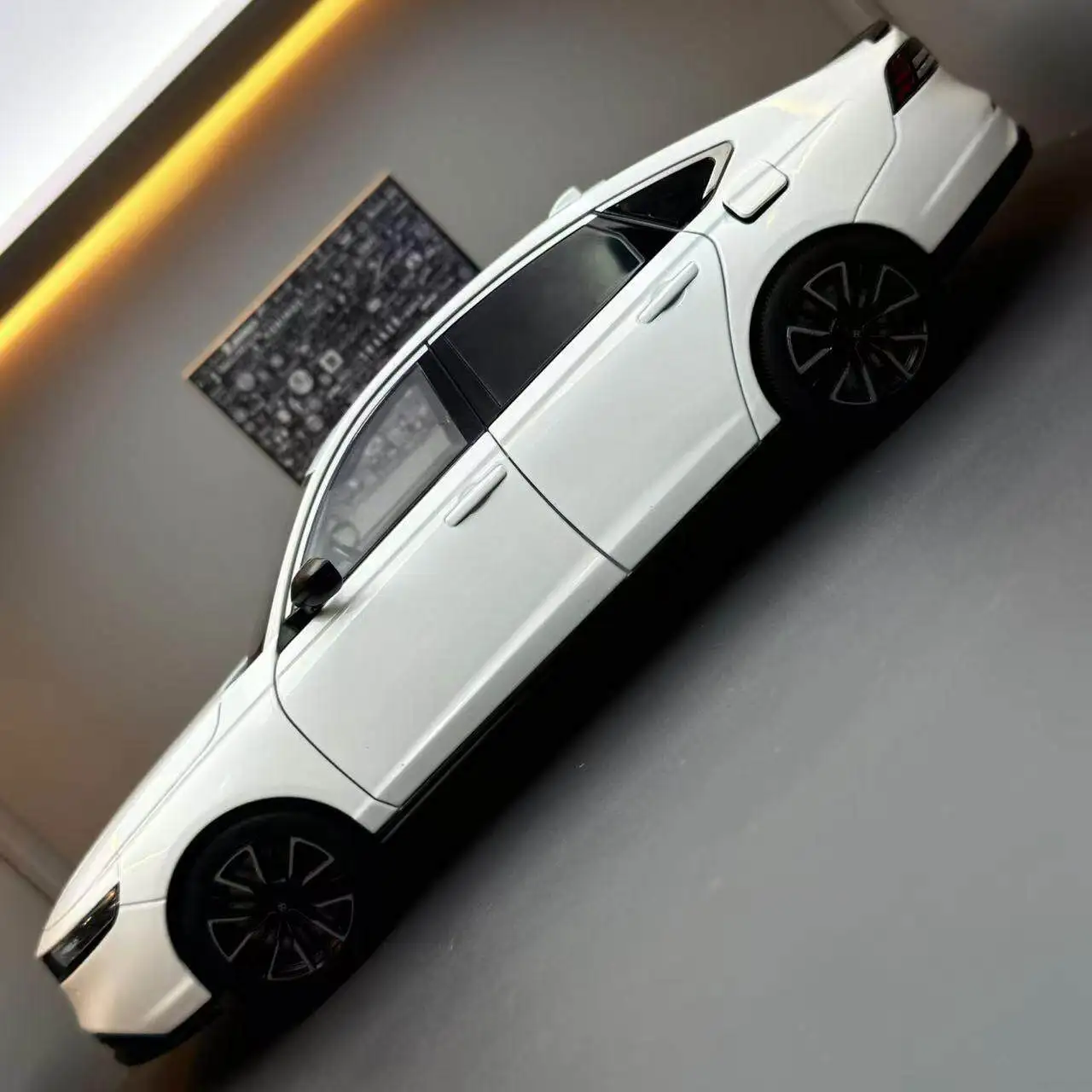 

1:18 Accord Car Model Toy Simulation Alloy Diecast Doors Opened Sound Light Shock Absorption Vehicle Models Ornaments Gift