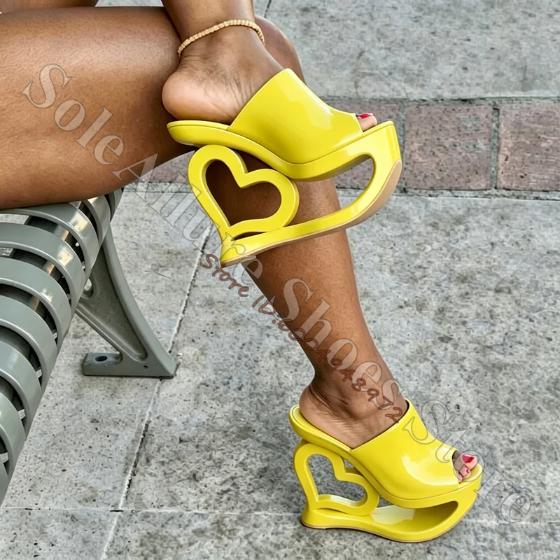 Casual Sandal Leather - 페이턴트 레더 하트 모양 속이 빈