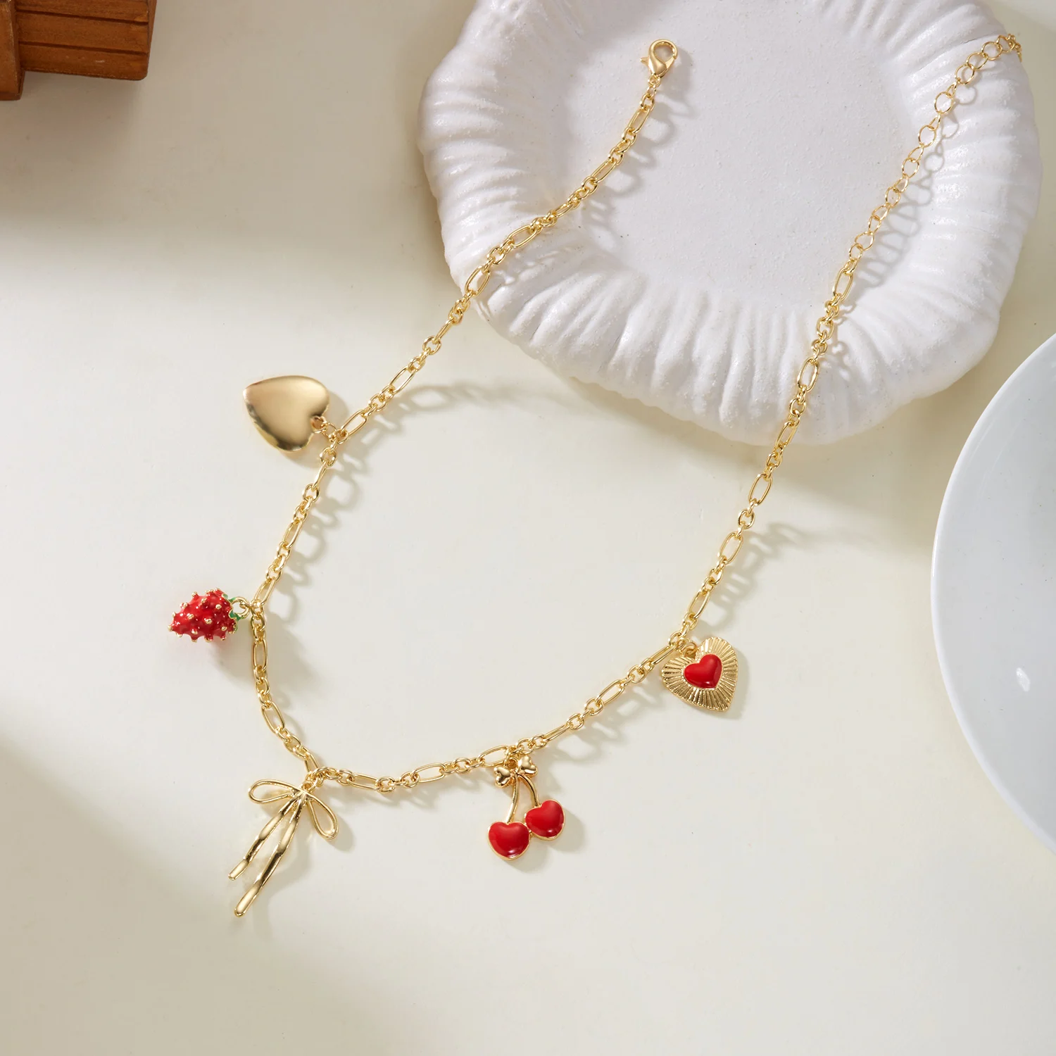 2026 Mode Charme Kirsche Herz Anhänger Halskette für Frauen Rote Erdbeere Bogen Perle Schlüsselbein Kette Ästhetischen Partei Schmuck – Detail 8
