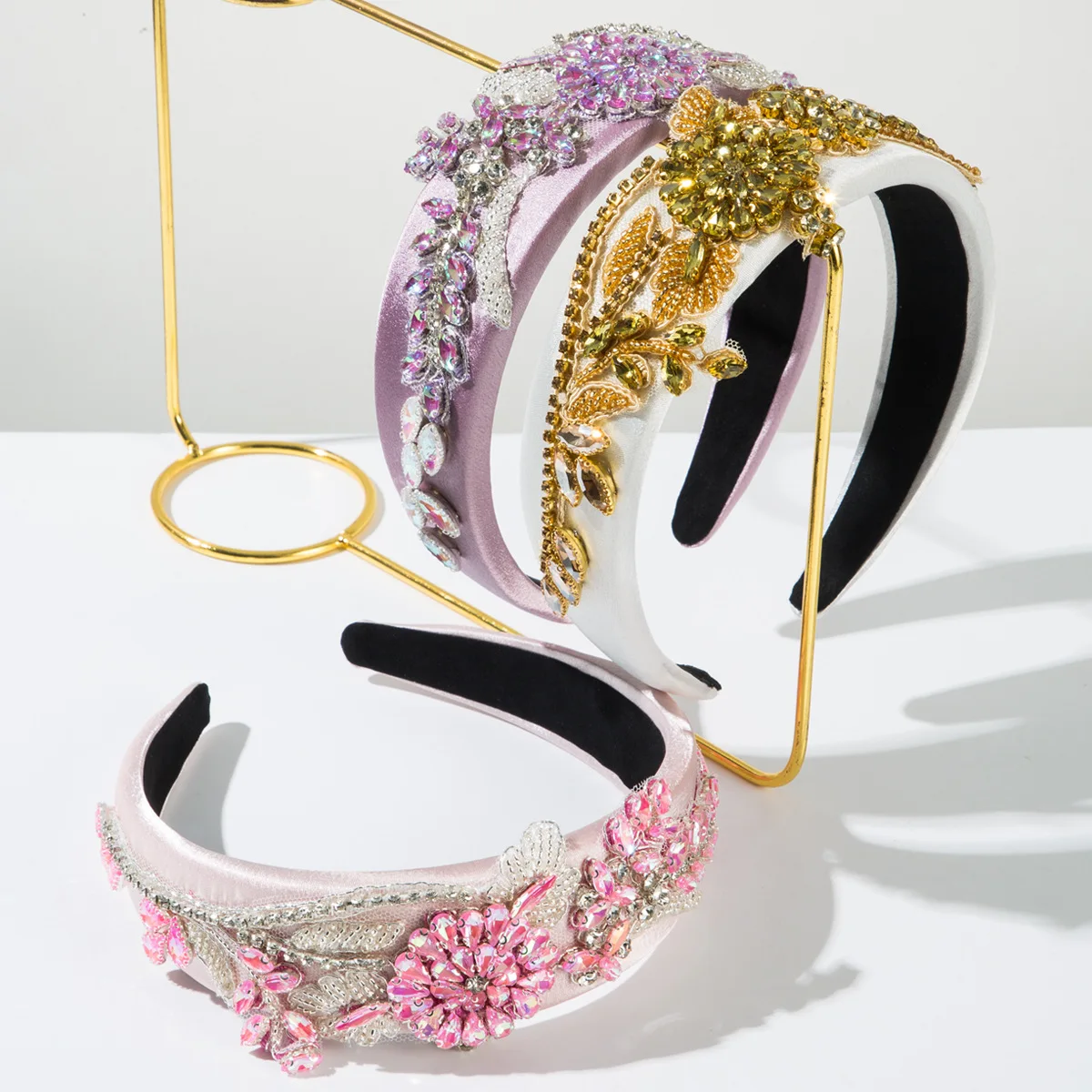 

Новая роскошная повязка на голову для женщин с губчатой основой, полностью инкрустированная стразами, в стиле барокко, с блестящими цветочными элементами