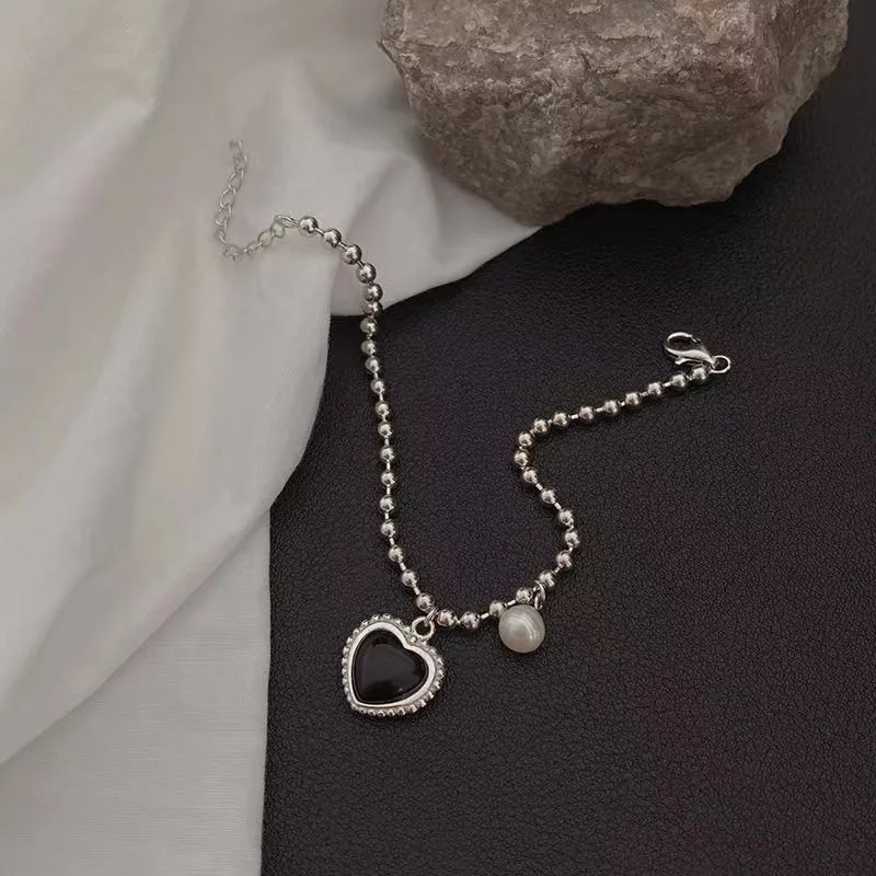 

Fashion Vintage Sexy Simple Black LOVE Heart Pearl Pendant Bracelets for Women Elegant Round Beading Chain Bride Wedding Gift