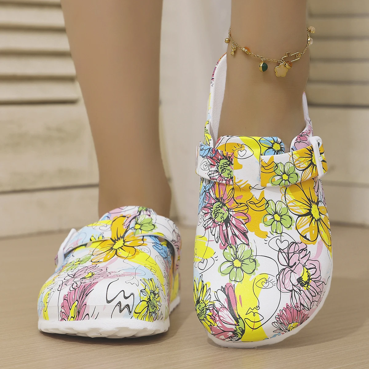 New Women's Slip-On Sandals Fashionable Artistic Chrysanthemum Print Comfortable and Durable Wedge Heel with Wear-Resistant Desi