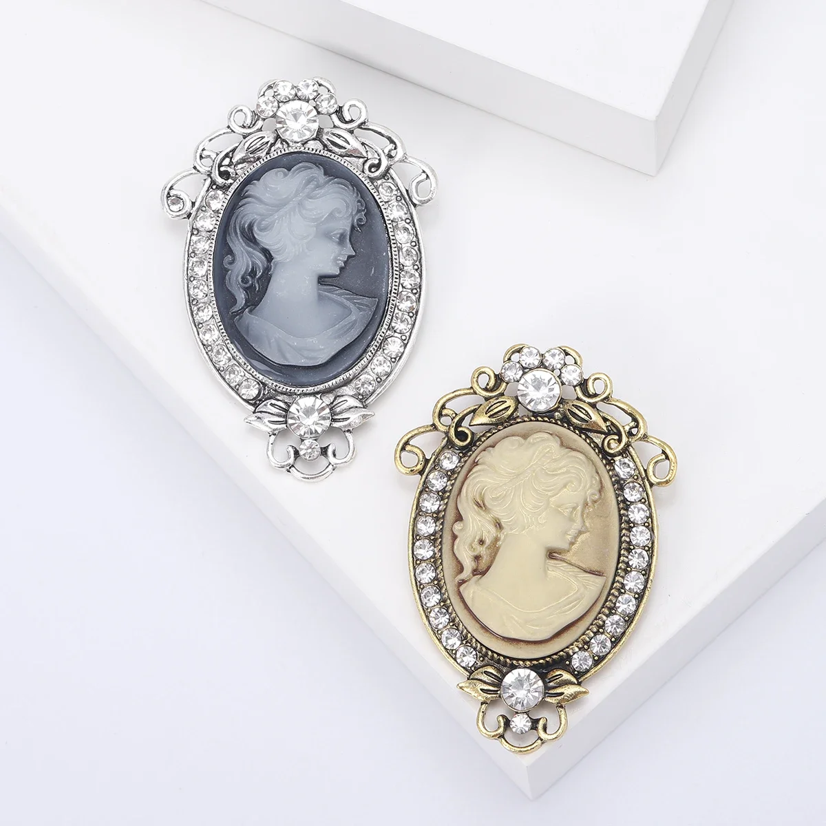 Vintage Victorian Brooches for Women Unisex Beauty Head Pins Multi-color Available Banquet Party Accessories Gifts
