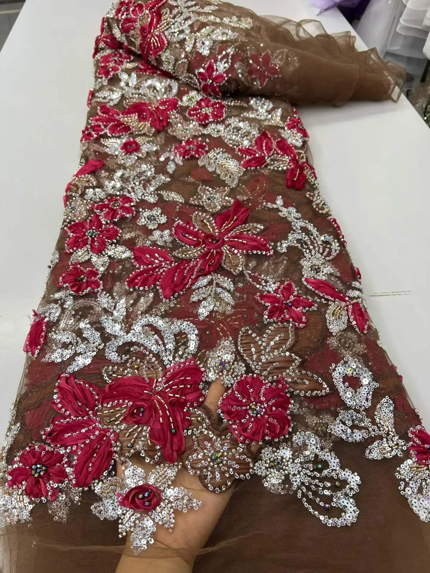 

Latest Luxury 3D Flower Beads Lace Fabric Dubai Tulle Lace Fabric With Glue Sequins Applique African Fabric For Dress Sew
