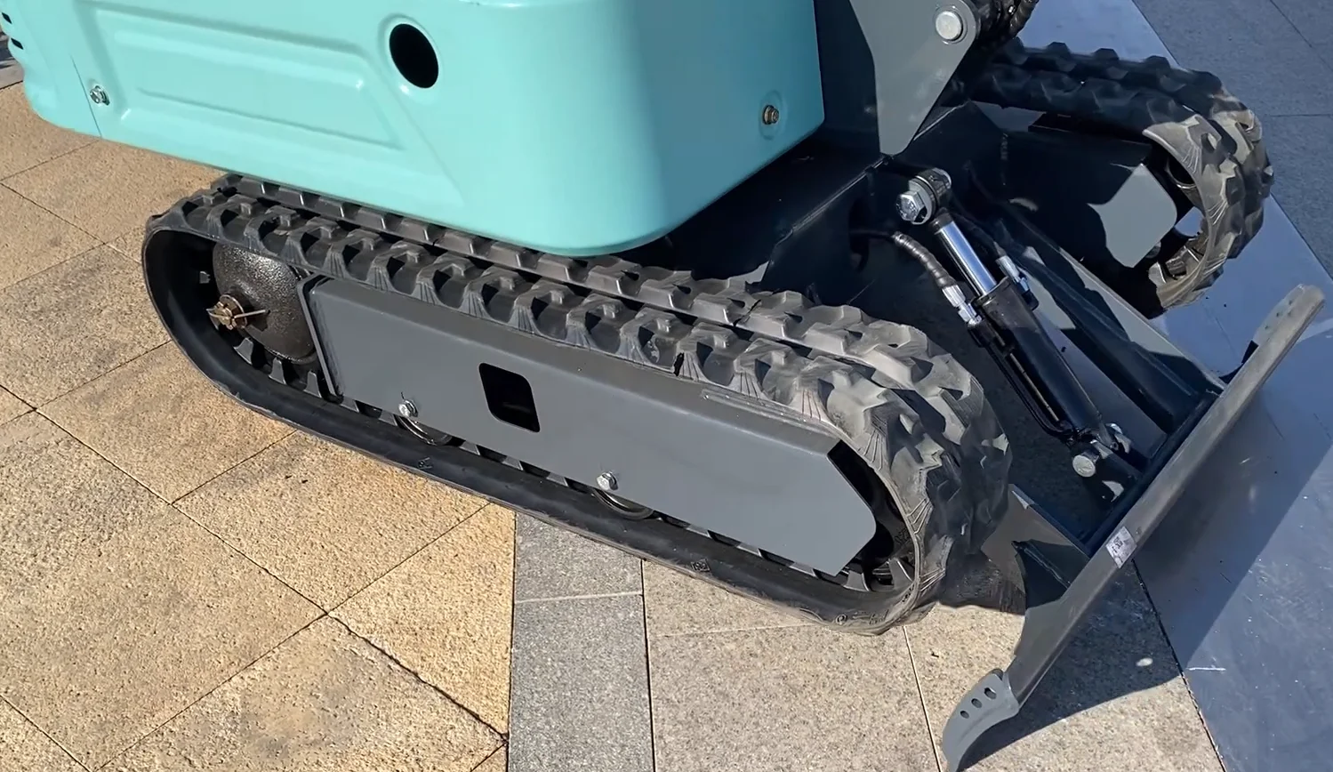 حفارة صغيرة أمريكية 1 طن، أنابيب تبريد سائلة مدمجة، محرك كوبوتا، مناسبة لبناء المناظر الطبيعية وحفر الخندق