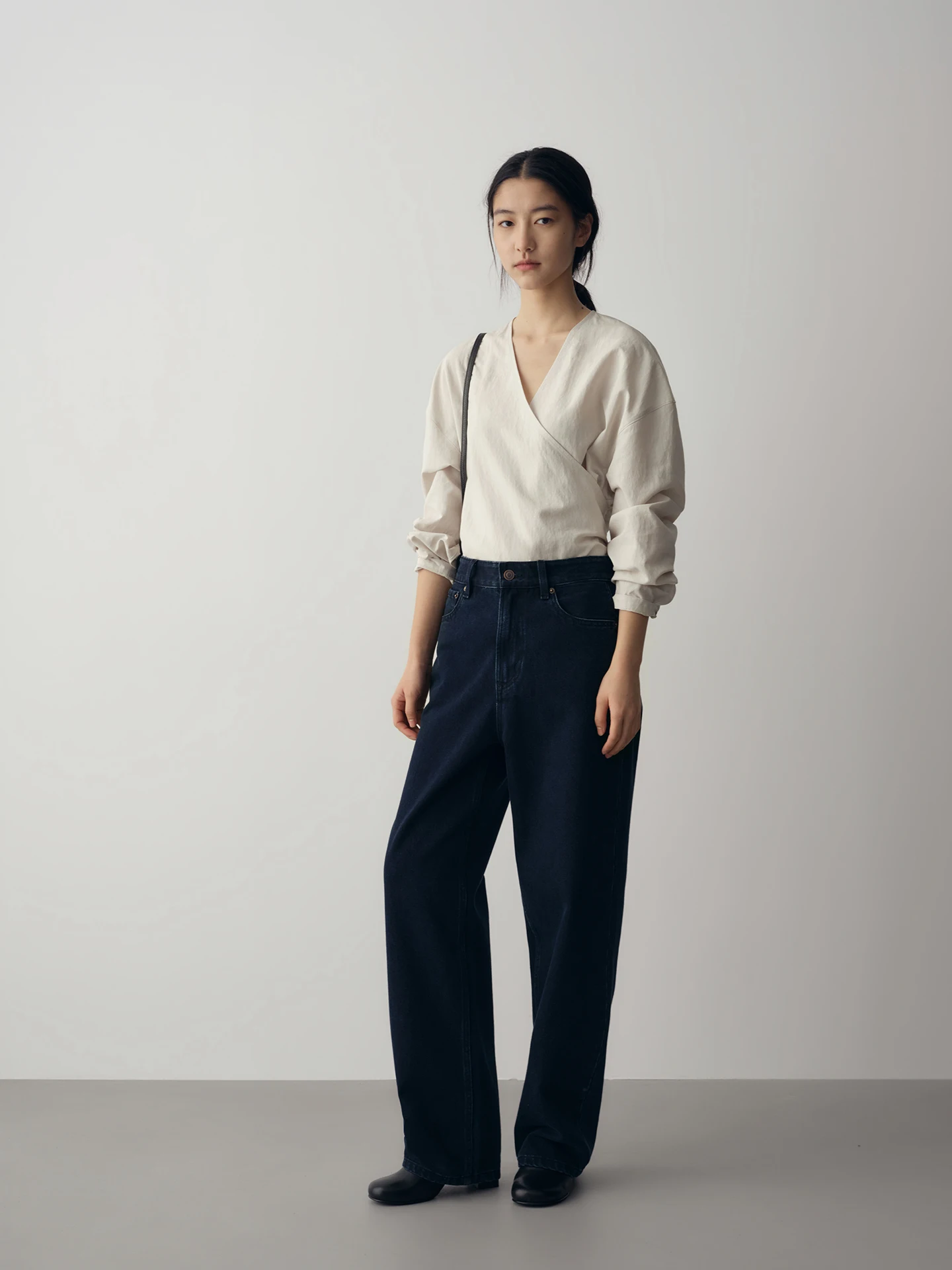 

Новая весенняя женская блузка с V-образным вырезом, с перекрестным поясом, из льна, в китайском стиле, приятная к телу, дышащая, с длинными рукавами