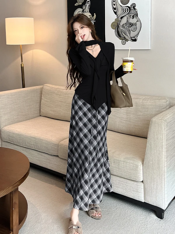 ชุดเซ็ตสองชิ้น เสื้อยืดสไตล์เกาหลีทรงหลวมสบายๆ พร้อมกระโปรงลายสก็อตเอวสูงสำหรับผู้หญิง แฟชั่นฤดูใบไม้ร่วง