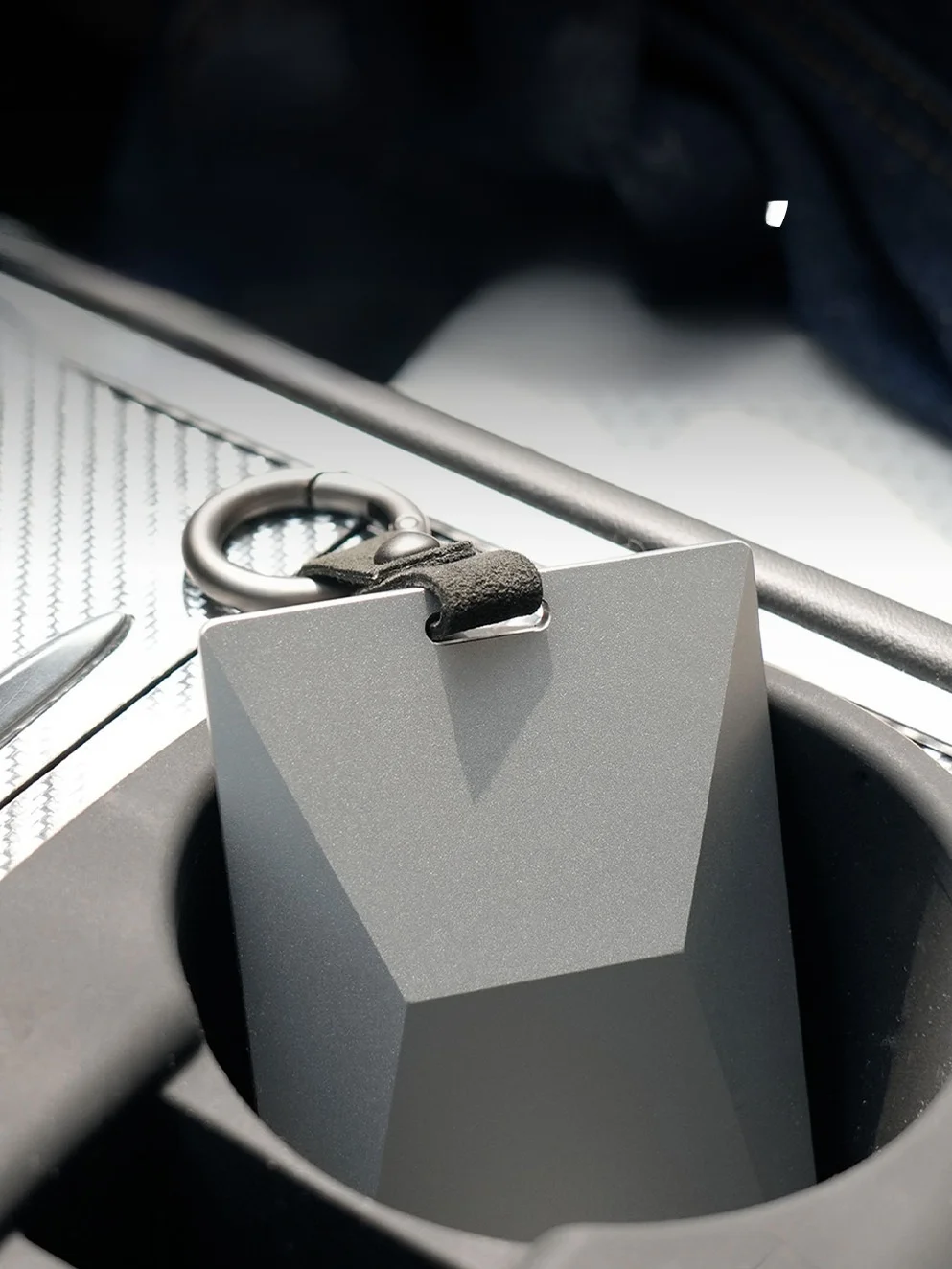 tita-cyber-aluminum-alloy-key-card-holder-for-tesla-model-y-refreshed-luxury-card-case-car-interior-decoration-accessories