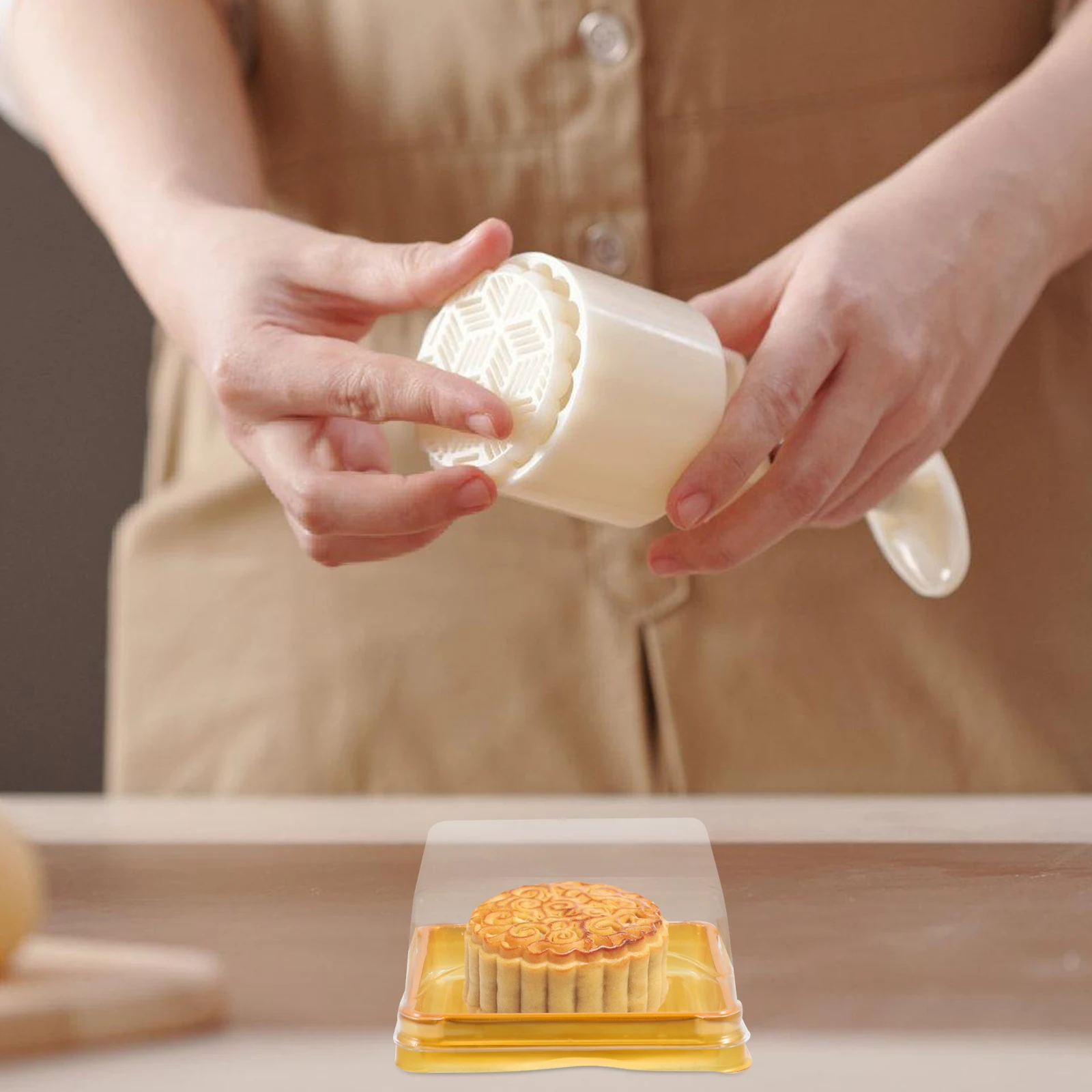 

100Pcs Clear Pet Yolk Puff Box Moon Cake Holder With Lid Sealed Food Storage Container Square Packaging Box 100G