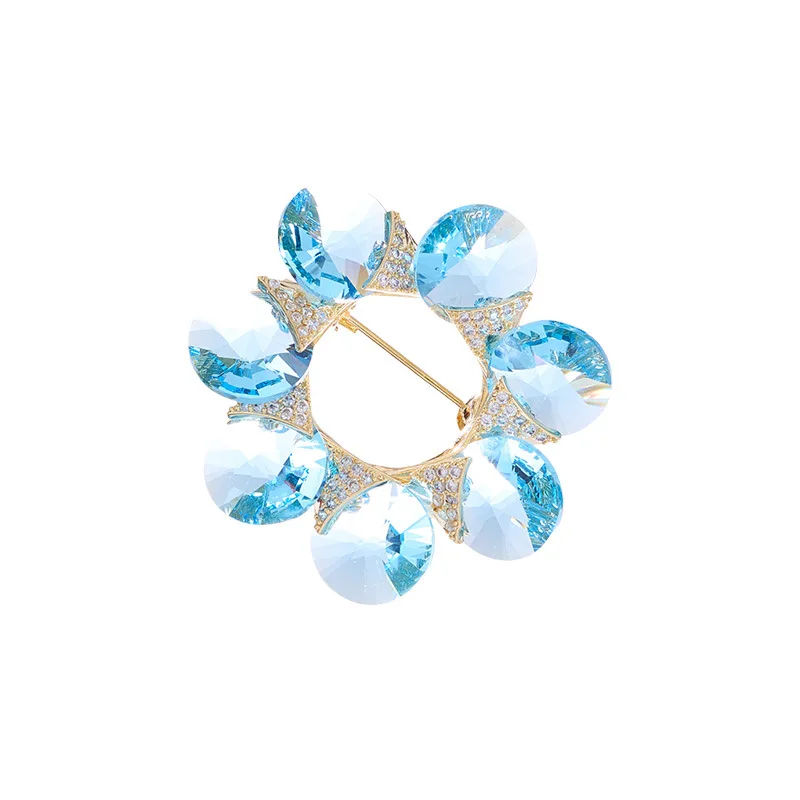 A light luxury zircon inlaid geometric round brooch from Shijia, a luxurious suit and evening accessory
