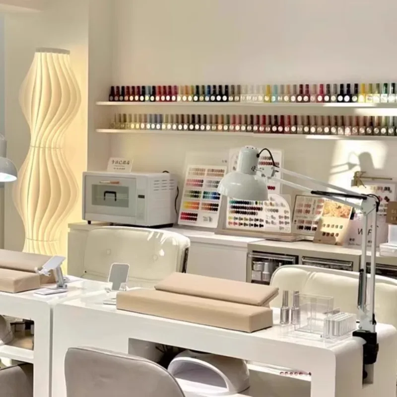 Ensemble table et chaise de manucure pour célébrités d'Internet