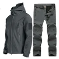 Traje gris