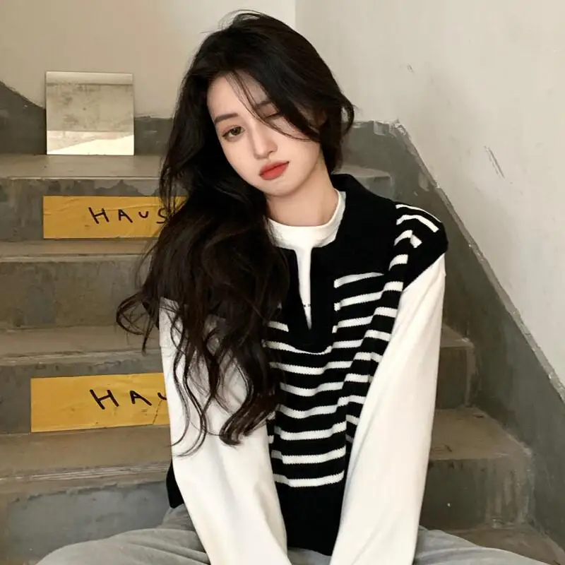 

Striped knitted vest for women V-neck cardigan Knitwear Pullover women's vests v-neck vest knitted vest 2025 sweaters