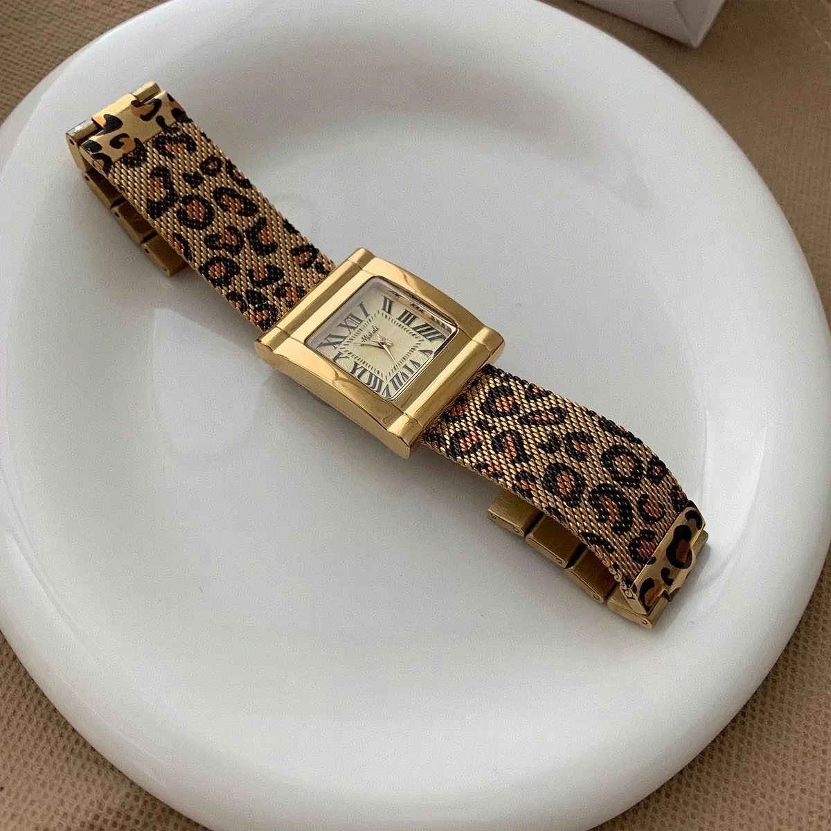 Gouden luipaardontwerp roestvrij staal Sense horloge waterdicht sfeervol trend persoonlijkheid modieus dames quartz horloge