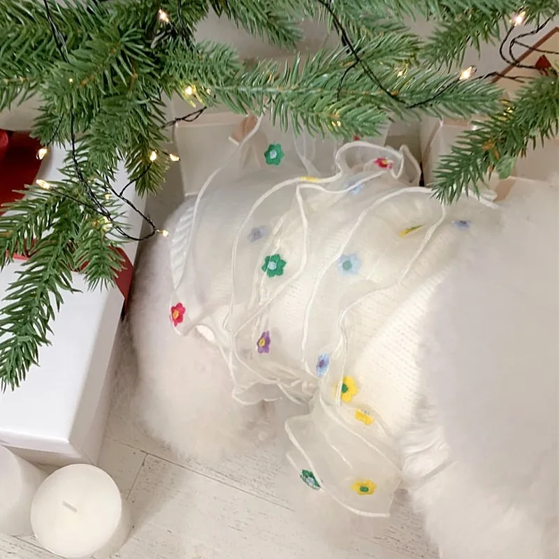 Suéter de encaje con bordado de flores para perro, abrigo cálido de invierno, ropa blanca clásica para mascotas, camisa bonita con botones abiertos