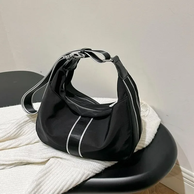

Simple Original Retro Handbag For Women Elegant Leather Crossbody Bag Trendy Shoulder Tote Ideal As A Fashionable Diaper Bag