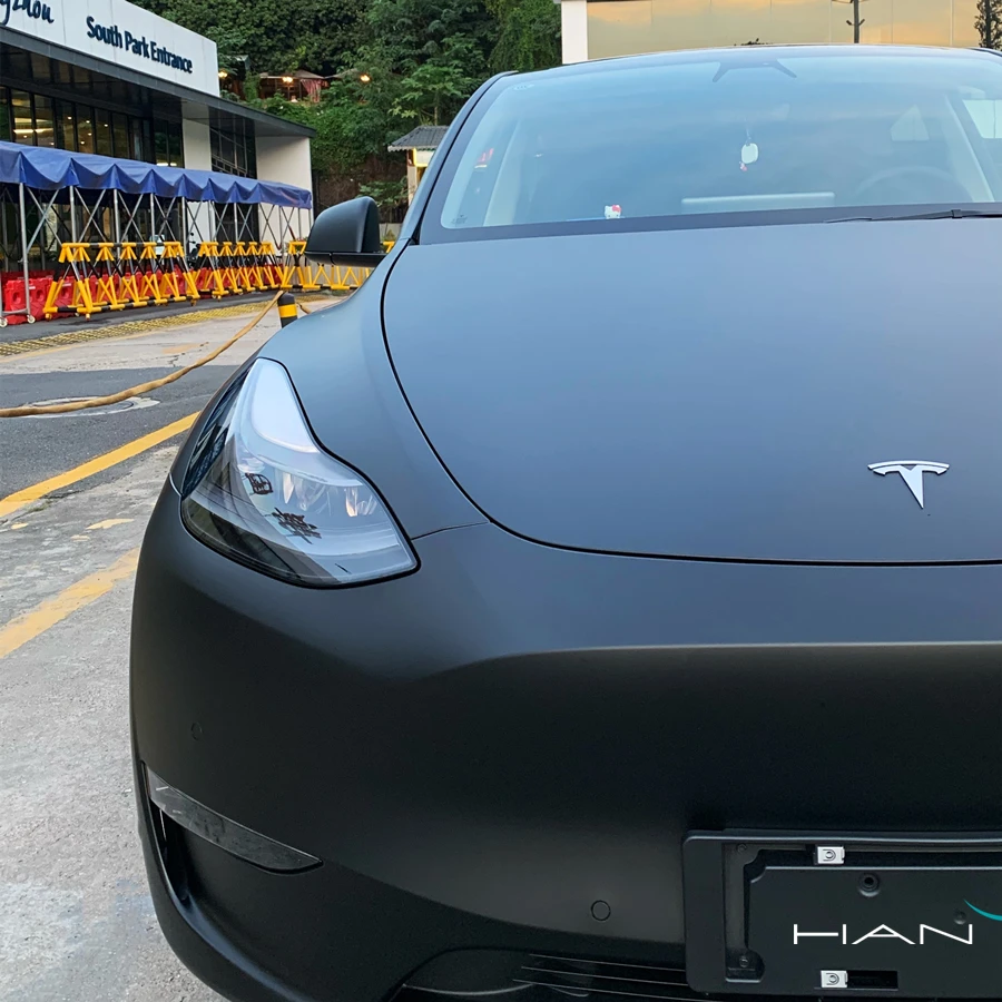 Pellicola autoadesiva per carrozzeria auto da imballaggio automobilistico. Involucro in vinile nero opaco puro