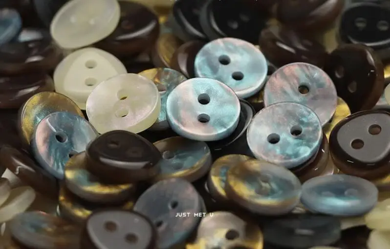 10pcs/LotSize:11mm Colorful Shell Colors two eyes resin Buttons fashion Button knitted cardigan decoration Sewing(KK-4091)