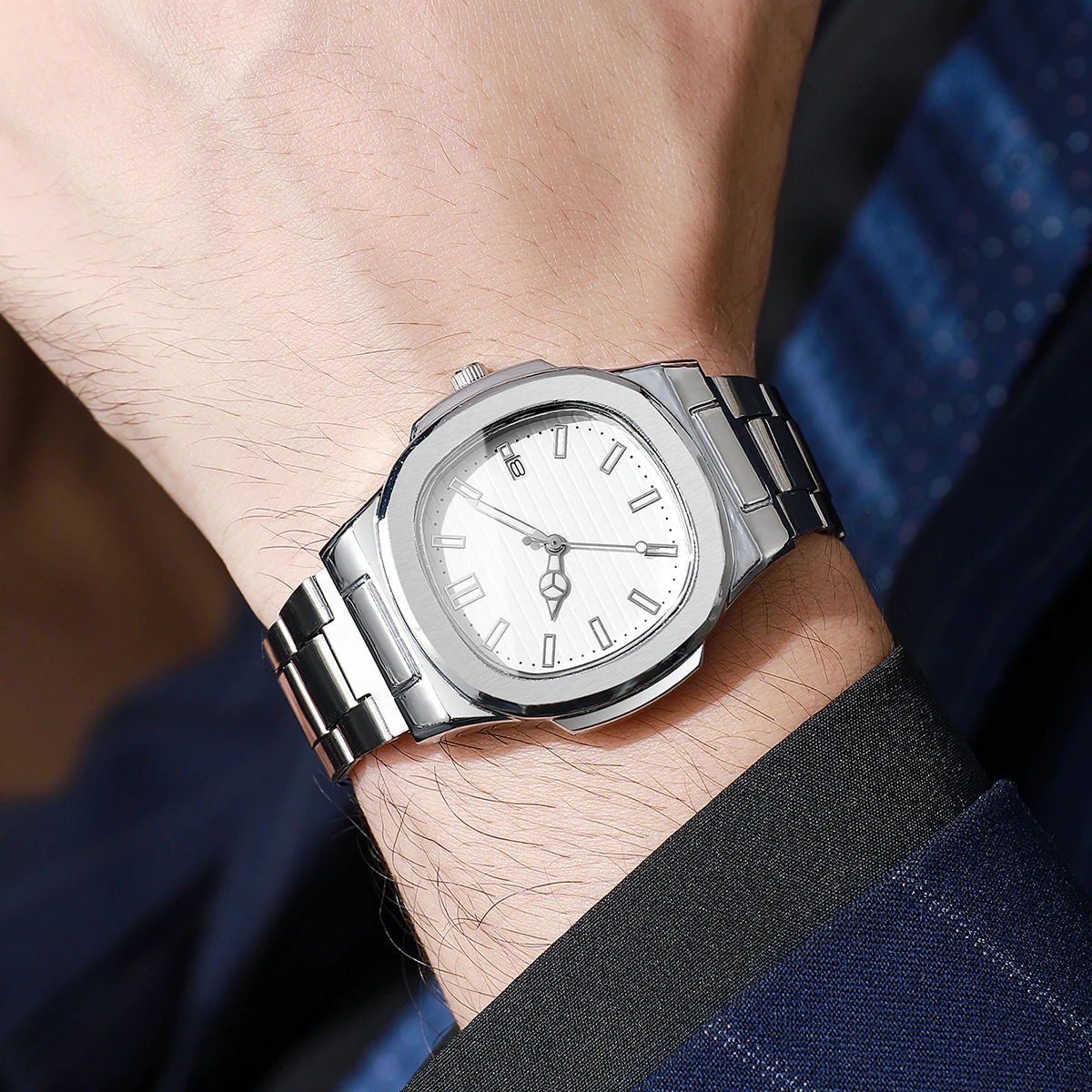 1pcs Men's Watch Fashion Casual Classic Square Scale Calendar Dial Trendy Handsome Quartz Watch ( Box Not Included)