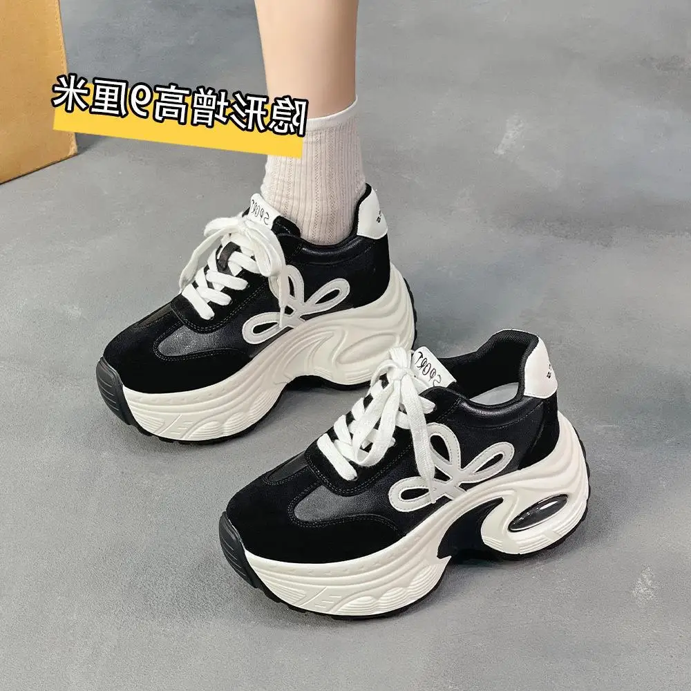 

Women's Sporty Leather Dad Shoes Thick Bottom Breathable Comfortable Casual Slip-On round Toe Flat Heel Fashion Footwear