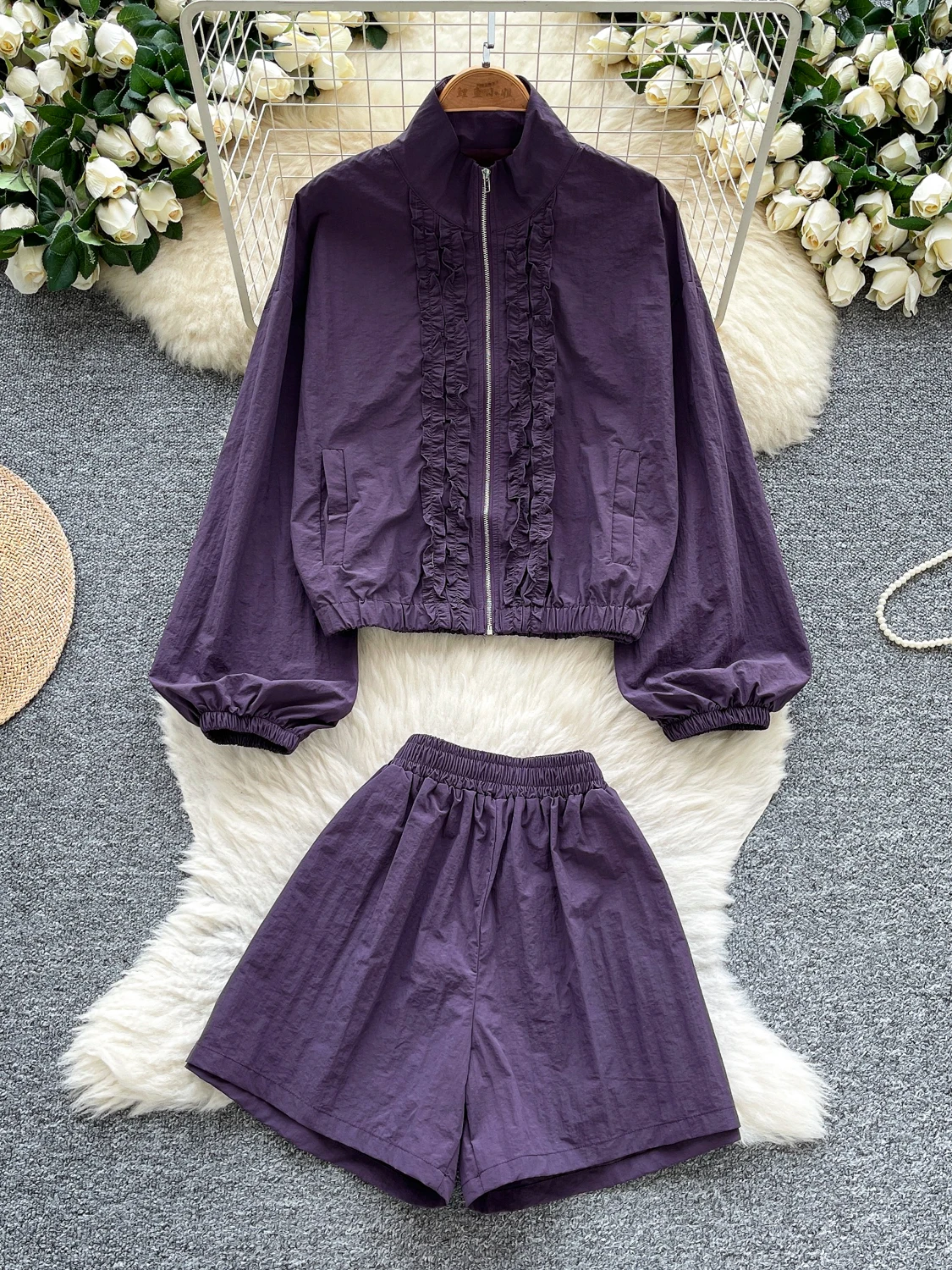 

Повседневный корейский спортивный комплект с топом на молнии с деревянной застежкой-пузырьком и широкими шортами с эластичным поясом