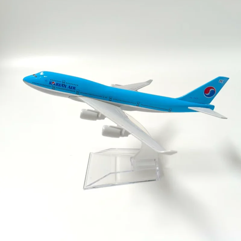 

Dieacast 1:400 Scale Boeing 747 Alloy Aircraft Passenger Plane Model Static Collection Decorated Holiday Gifts Toys