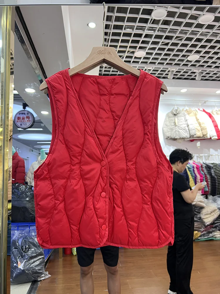 سترة نسائية شتوية جديدة لعام 2025 خفيفة الوزن وقصيرة ورقبة على شكل حرف V وبطانة داخلية متعددة الاستخدامات سترة بيضاء مبطنة للأسفل #6