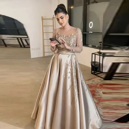 Precioso vestido de fiesta de una línea personalizado, ilusión de cuello redondo, manga larga, apliques de satén plisados con cuentas, vestidos de graduación hasta el suelo