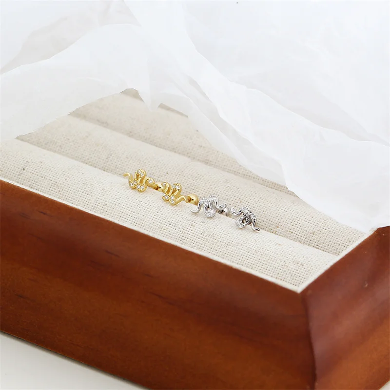 WOOZU 925 فضة شيك تصميم ثعبان الزركون المسمار أقراط من الخرز للنساء حفلة روك الشرير غرامة مجوهرات القوطية اكسسوارات