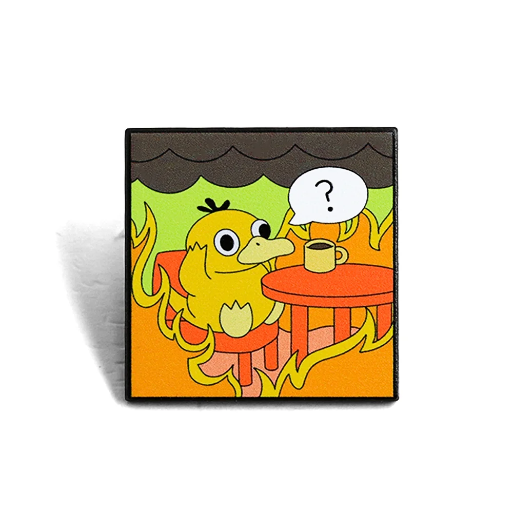 Duck This Is Fine Mix & Match Niedliche Anime-Brosche Haus in Flammen Emaille-Pin Verwirrte Tiere Abzeichen Accessoires Souvenir Schmuck Geschenk – Detail 1